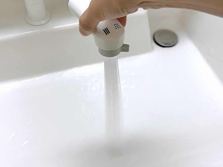 水を流している
