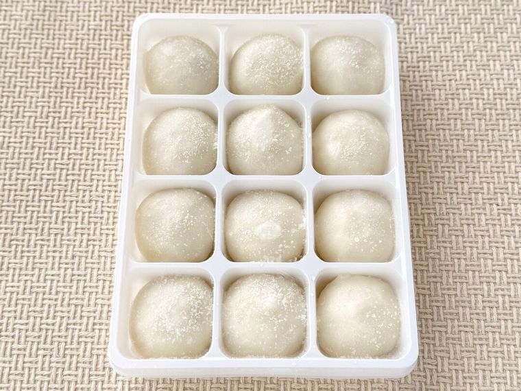 袋から取り出したみたらしだんご