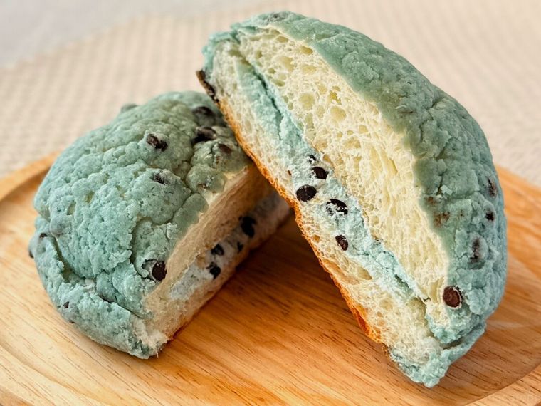 チョコミントメロンパンの断面