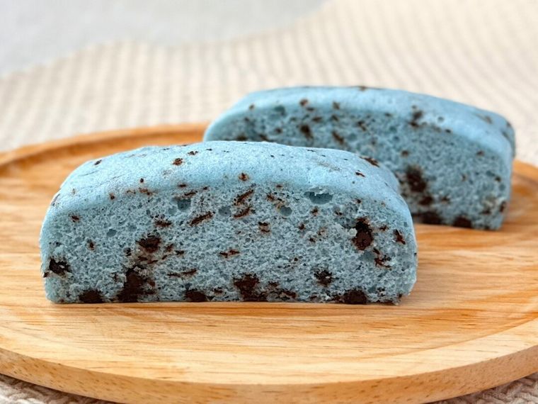 チョコたっぷりチョコミント蒸しケーキの断面