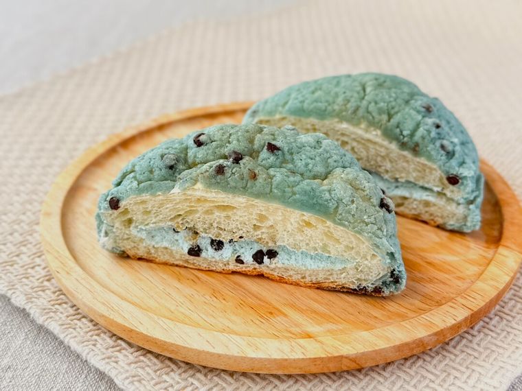 チョコミントメロンパンの断面