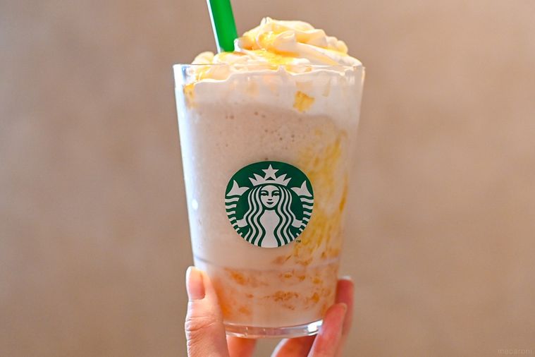 フラペチーノを持っているところ