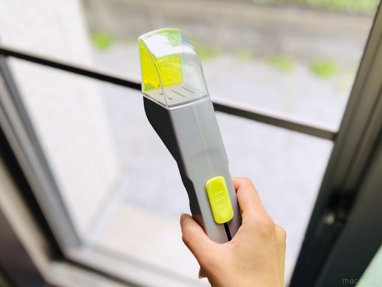 バグキャッチャーを手で持っている様子