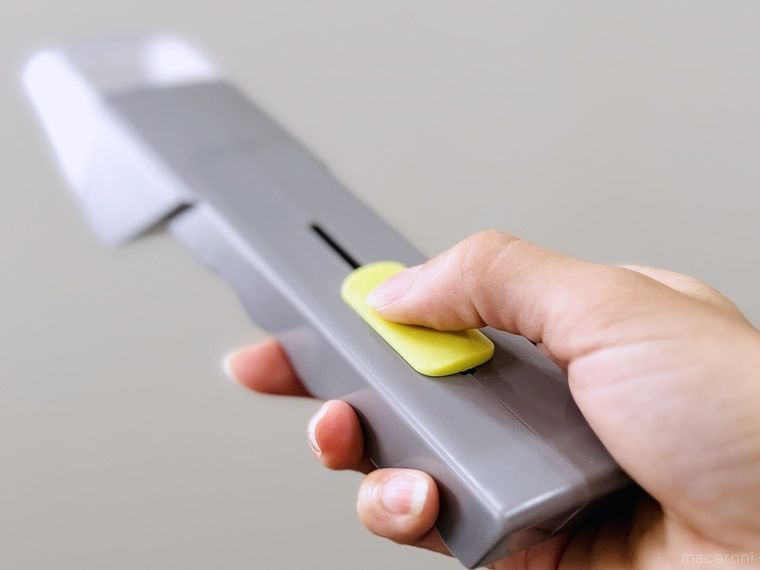 バグキャッチャーのスライドボタンを動かしている様子