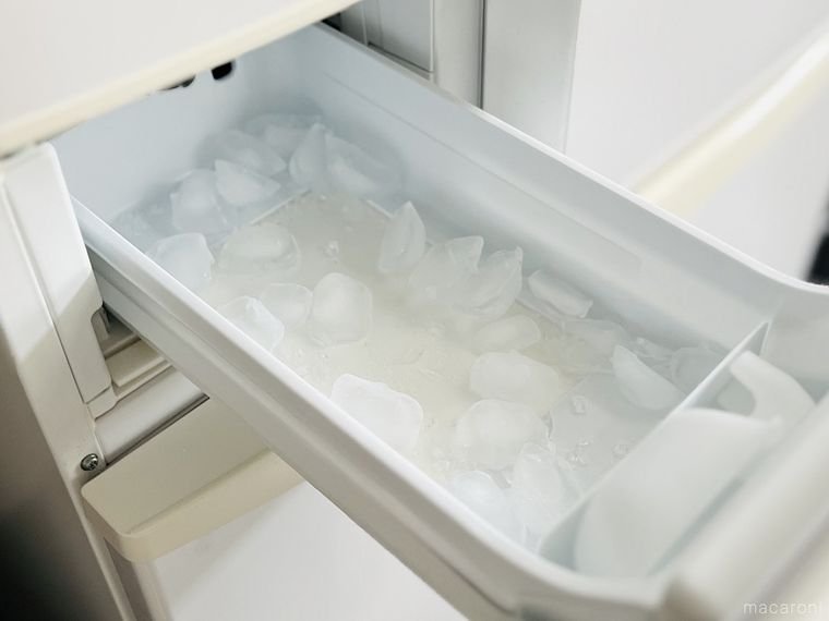 貯氷ケースの氷が少なくなっている様子