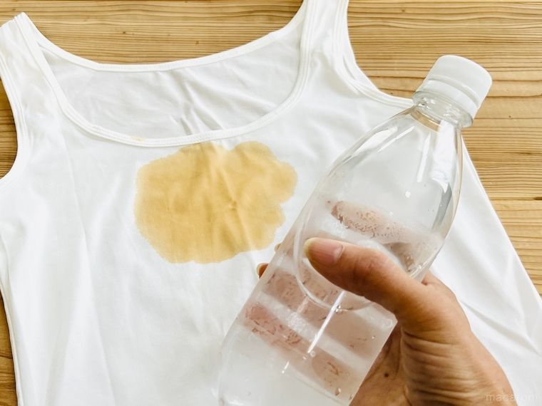 しょうゆがついた服と気の抜けた炭酸水