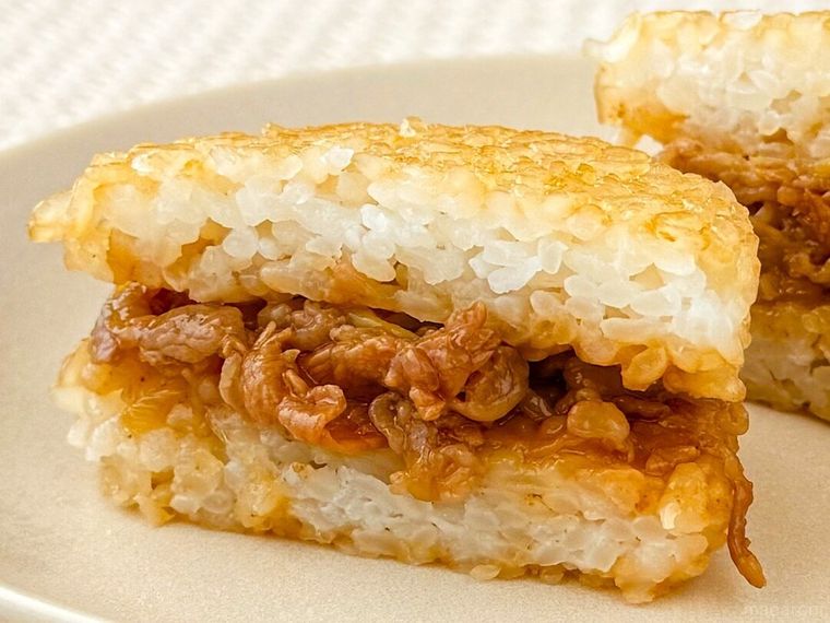 牛めしライスバーガーの断面