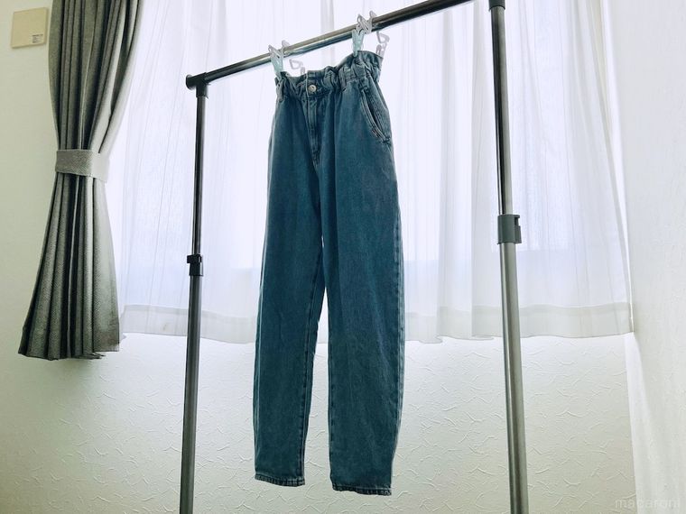 COCOSORA Gパンピンチでジーパンを部屋干しした様子