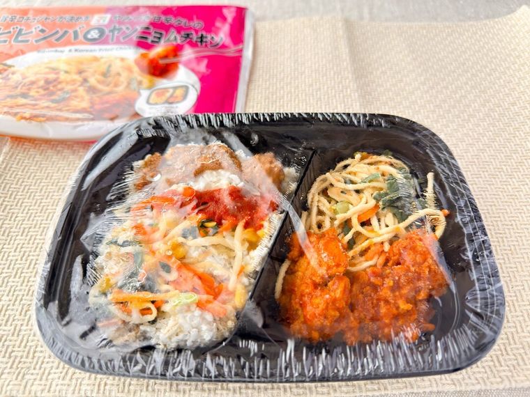 パッケージから取り出したセブンプレミアム ビビンバヤンニョムチキン