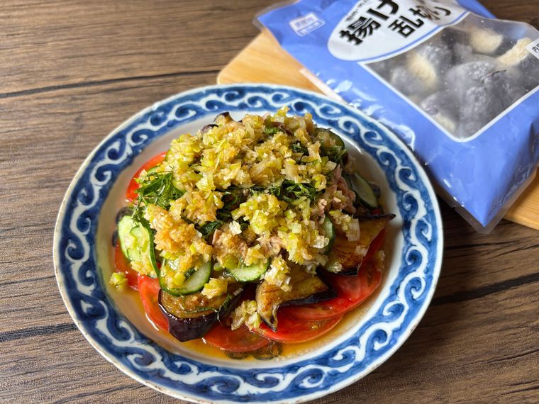 揚げなすのバンバンジーサラダと冷凍あげなすのパッケージ