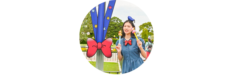 ドナルドの格好をした女性