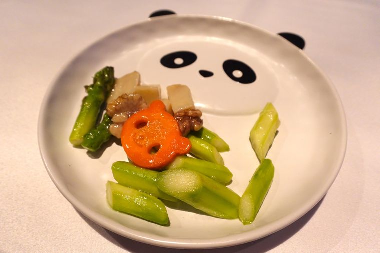 パンダ柄のプレート