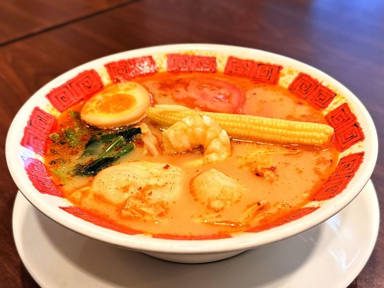 テーブルに置かれた「小籠包入り！彩り麻辣湯（マーラータン）」