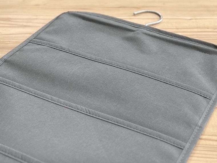 ダイソーの吊り下げシャツ収納