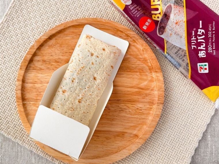 「ブリトーあんバター」とパッケージが並んでいる様子