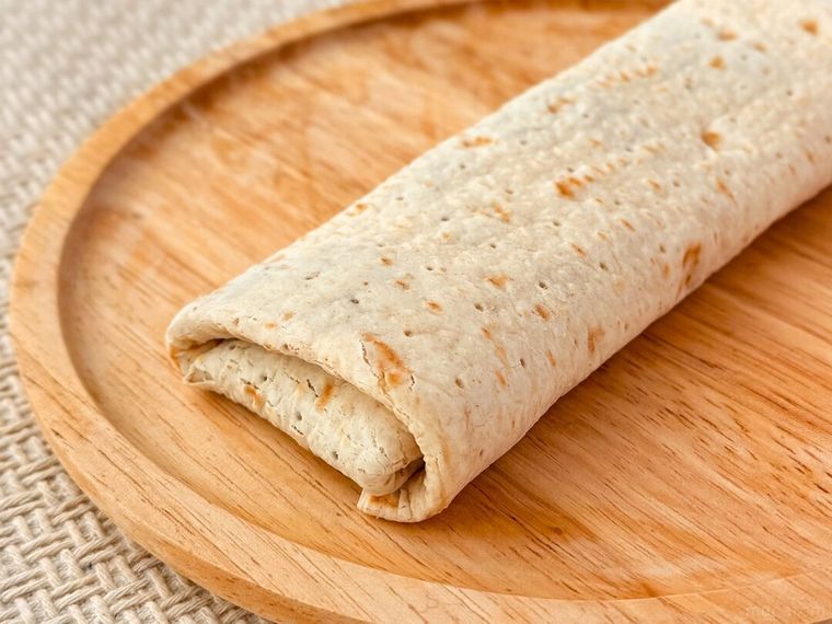 木皿にのった「ブリトーあんバター」