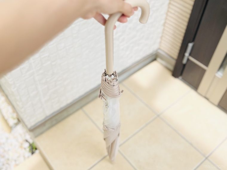 傘を閉じた様子