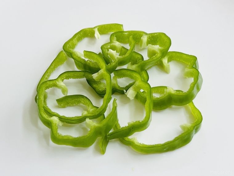 ピーマンを繊維に逆らって切った様子