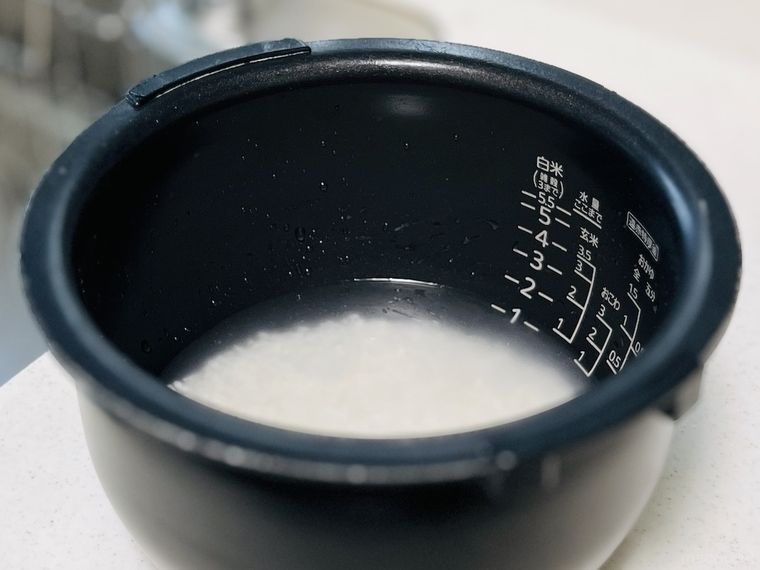 お米を吸水させている様子