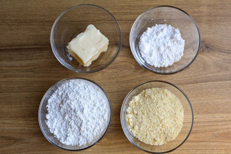 クッキーの材料4種類粉類3つ・バター1つ