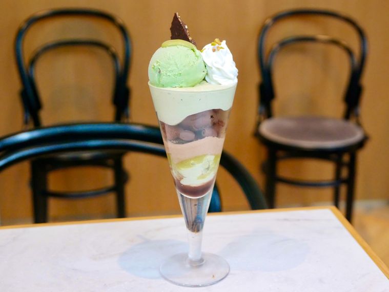 ゴディバの新作メニュードバイチョコレート パフェ