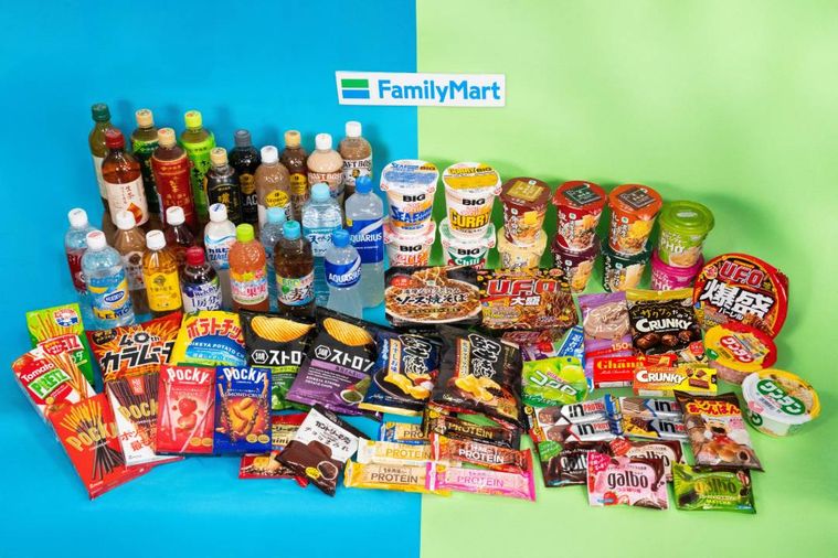 水色と黄緑色の背景に並んだキャンペーンの対象商品