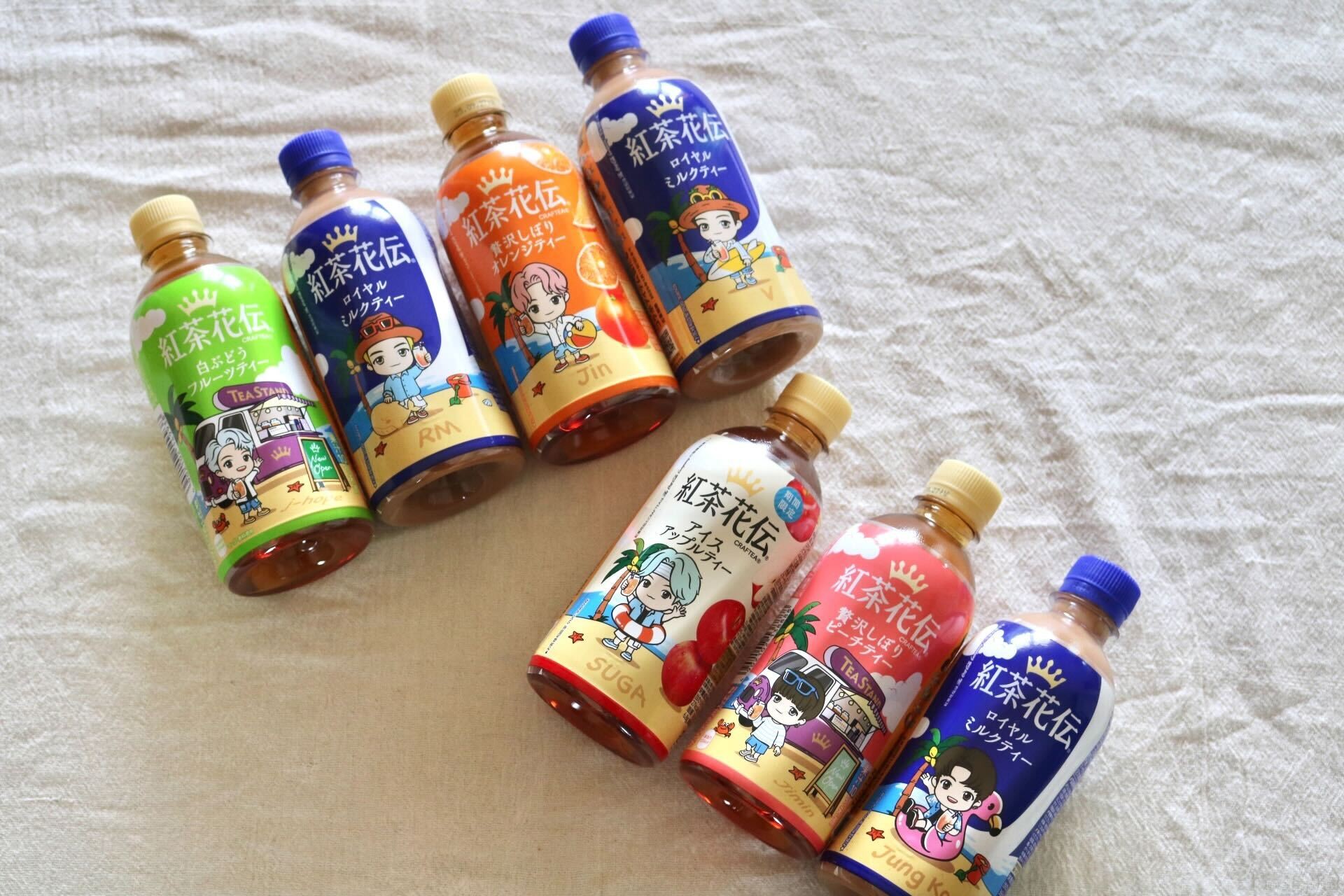紅茶花伝×TinyTAN」の夏限定ボトル全49種が登場！7人のデザイン