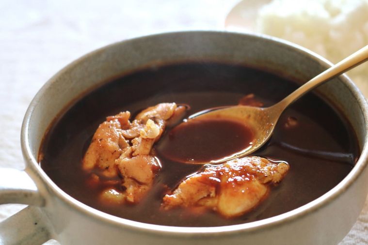 黒いルーをとっている