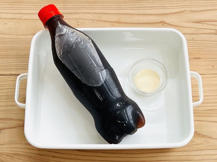 ペットボトルのコーラとゼラチン