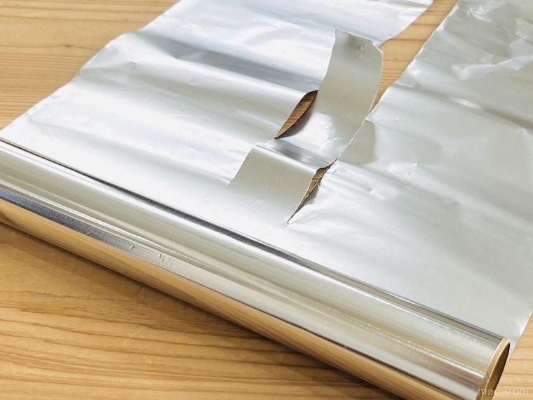 裂けたアルミホイル