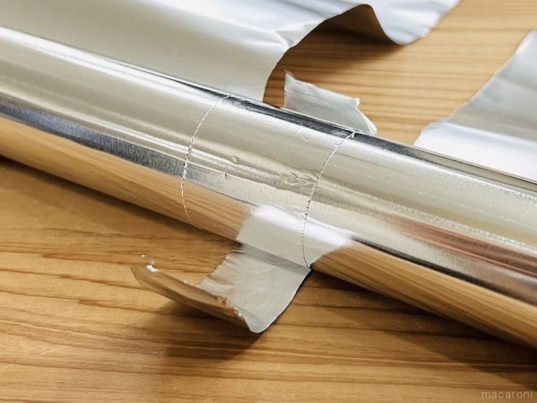 裂けたアルミホイル