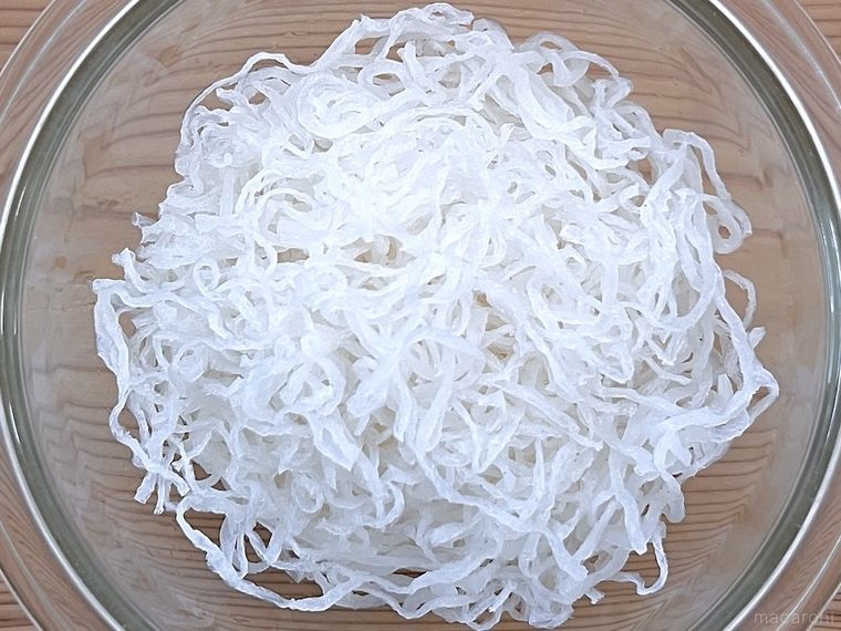 冷凍しらたきを解凍した様子