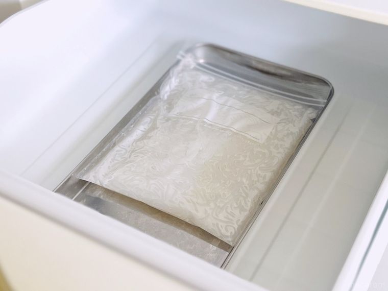 しらたきを冷凍庫に格納した様子