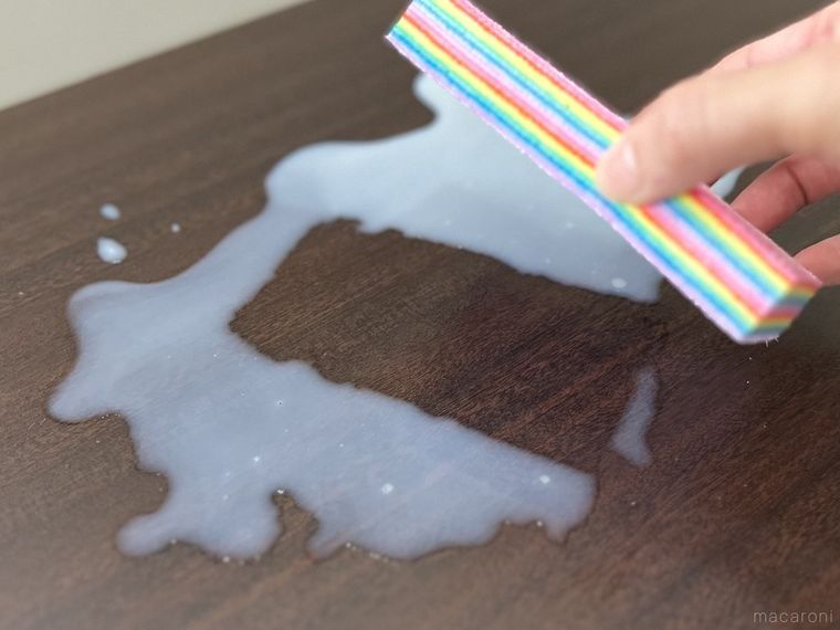 驚吸水おそうじスポンジで豆乳を吸った様子