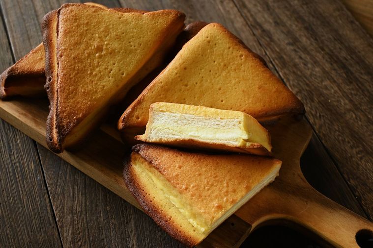 大分のご当地パン。三角チーズパン「サンチー」