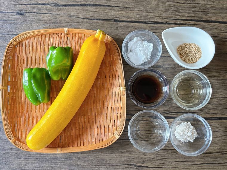 黄色ズッキーニの甘辛炒めの材料