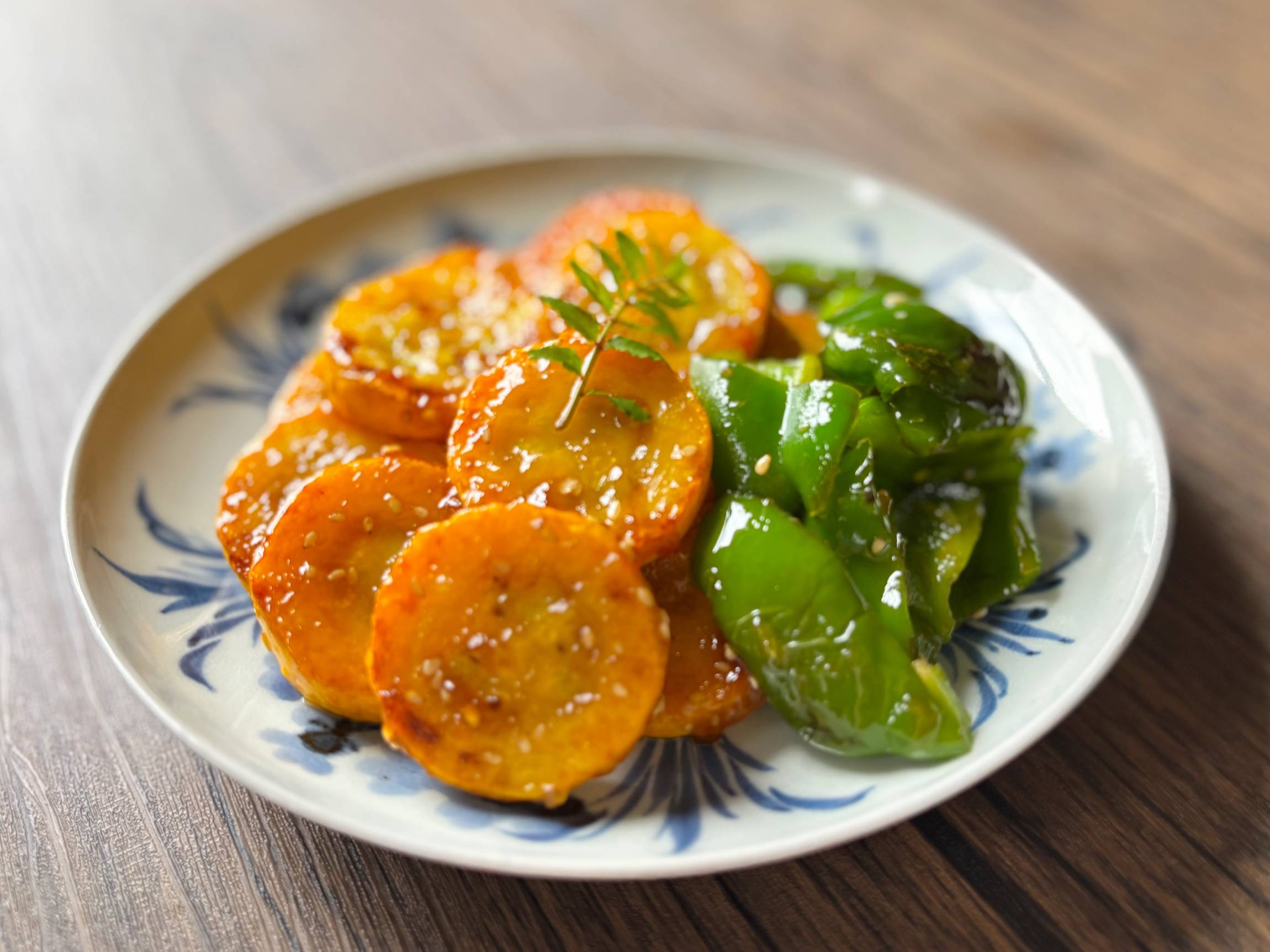 プロ直伝でシャキトロ食感！黄色ズッキーニの甘辛炒め - macaroni