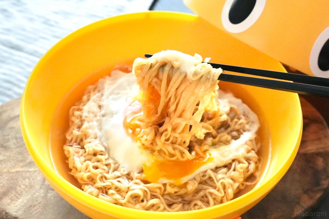 チキンラーメン」のたまごの白身をきれいに白く！「しろたまメイカー