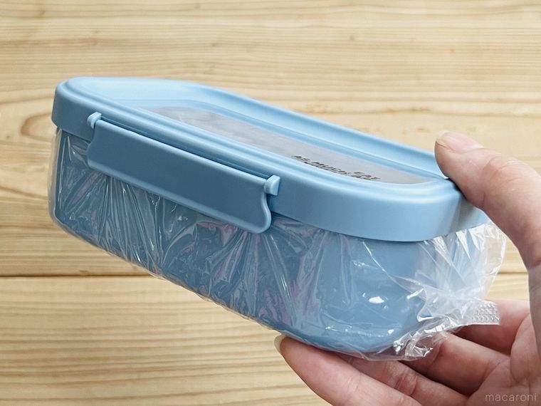 お弁当箱のフタを閉めた様子