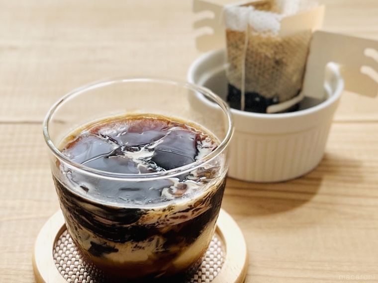 コーヒーゼリーと使用済みのドリップコーヒー