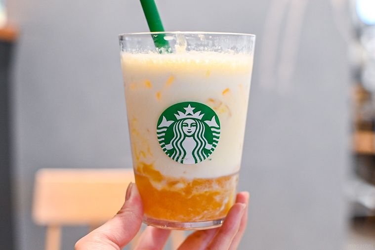 ドリンクを持っているところ