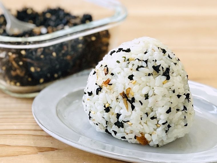 わかめフレークとおにぎり