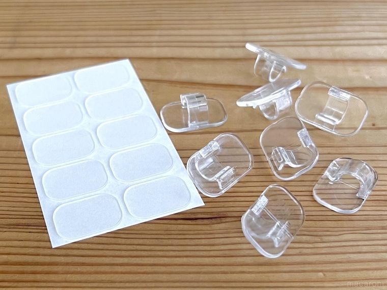 ダイソーのクリアコードフックをパッケージから出した様子