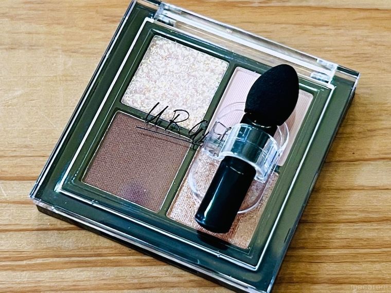 クリアコードフックにアイシャドウチップをはめた様子