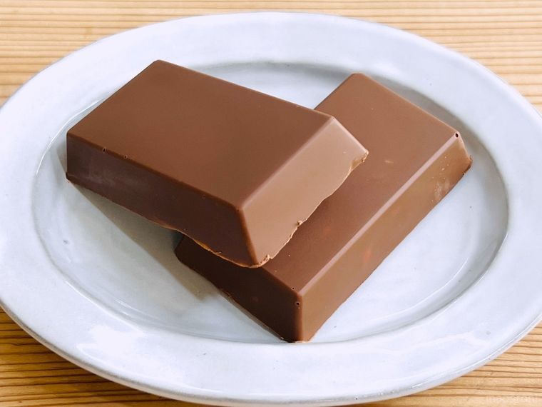 皿に盛られたチョコマシュマロ