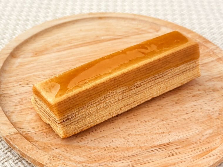 パッケージから取り出した「不揃い みたらし団子風バウム」