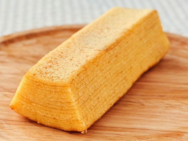 パッケージから取り出した「不揃い 白桃バウム」が置かれている様子