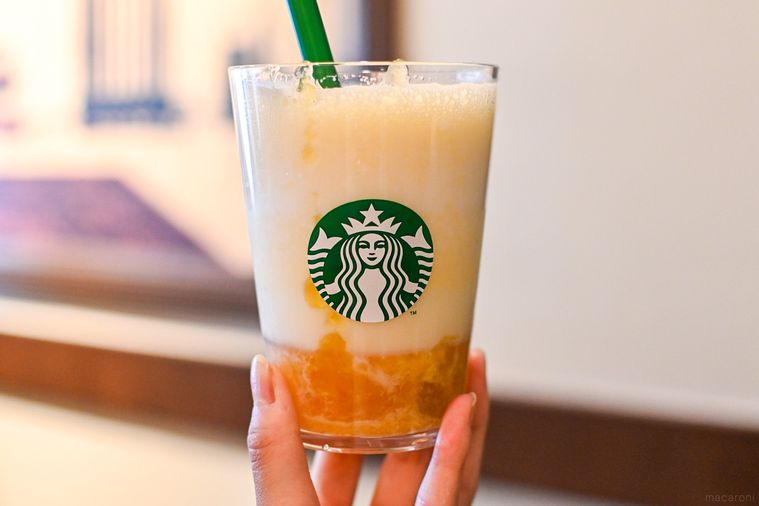 ドリンクを持っているところ