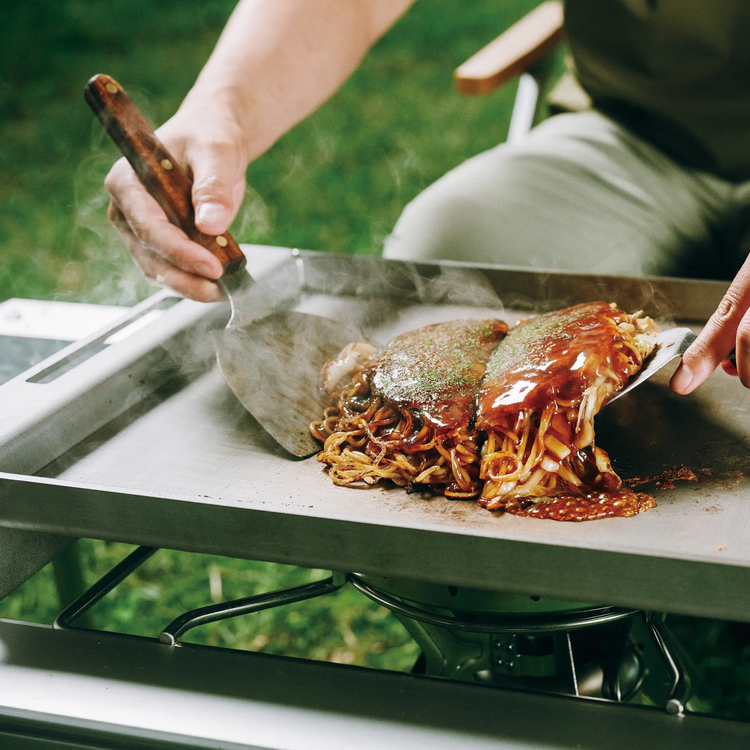 スノーピークとオタフクソースが初コラボ！アウトドアで楽しむ「広島お