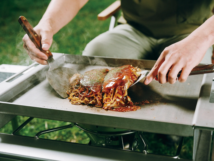 スノーピークとオタフクソースが初コラボ！アウトドアで楽しむ「広島お